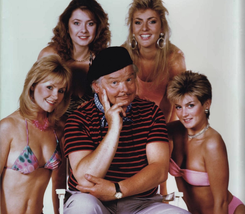 Illustration for article titled El origen de la famosa canción de Benny Hill que convierte cualquier persecución en una comedia